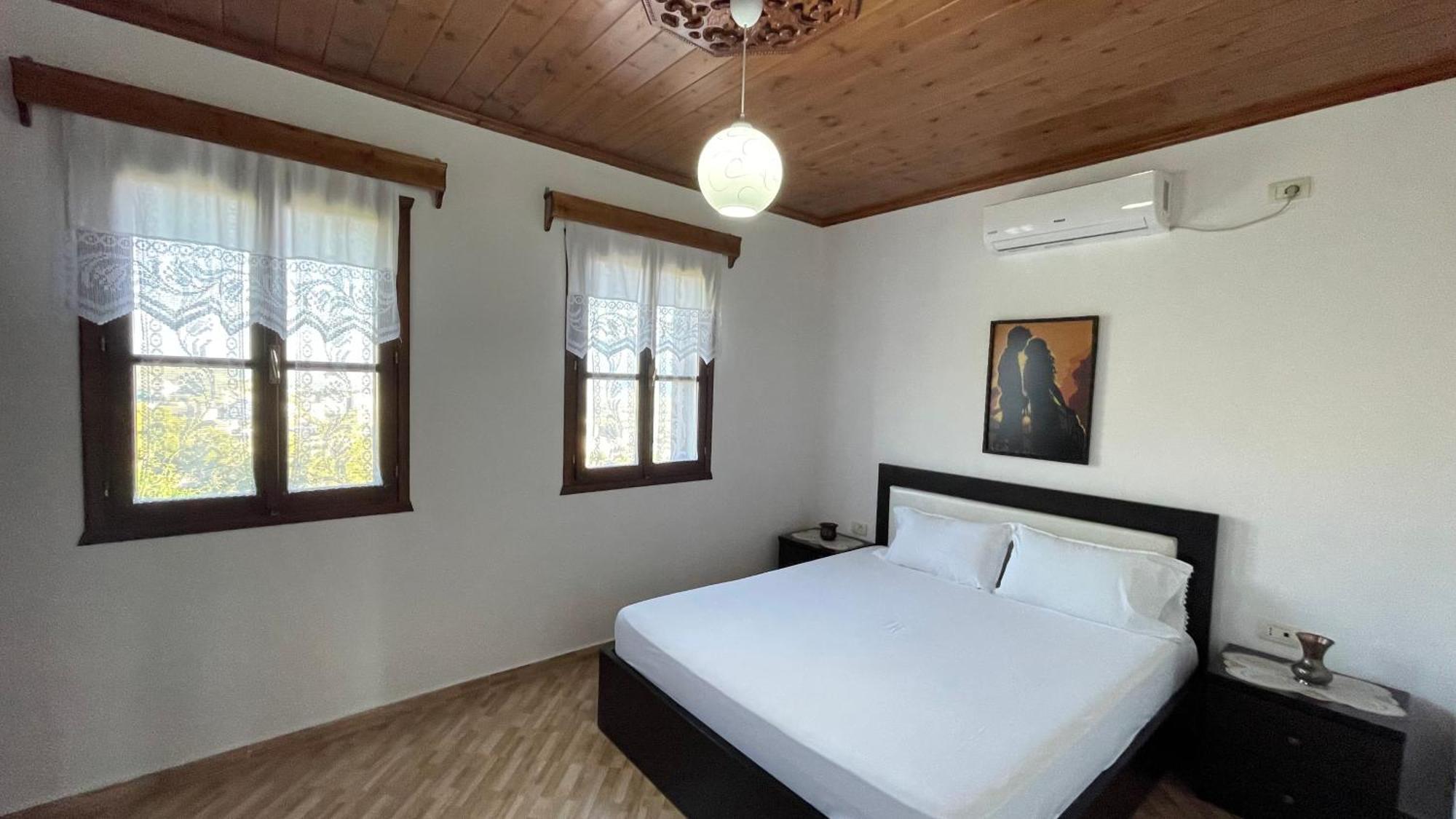 Denis Guesthouse 1930 Gjirokaster Exterior photo